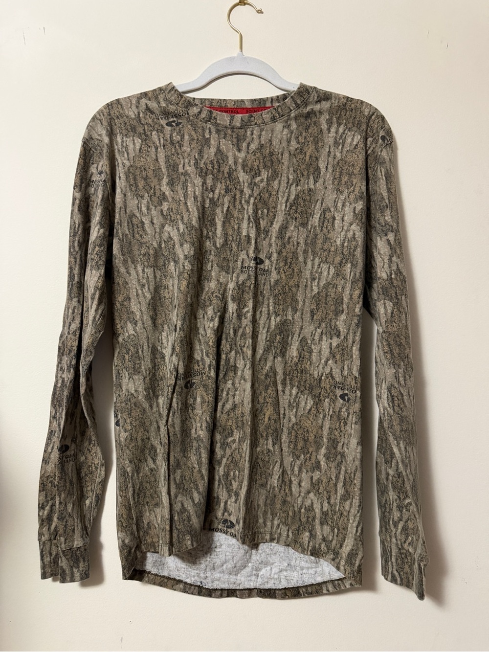 Mossy Oak Men's Long Sleeve Camouflage Tee in Brown-Green